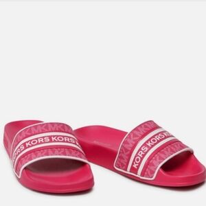 BEAUTIFUL Gilmore Signature Logo Pool Slides
